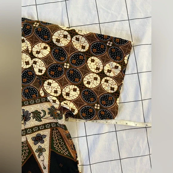 Vintage fabric print button down shirt. Oversized. - Picture 7 of 9